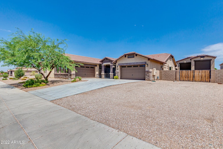 Photo 1 of 46 - 10586 W Electra Ln, Peoria, AZ 85383