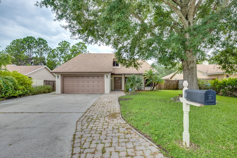 Photo 1 of 19 - 6724 Islander Ln, Tampa, FL 33615