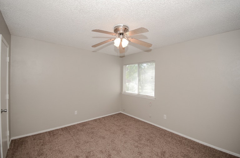 Photo 15 of 17 - 420 San Bruno Dr, Garland, TX 75043