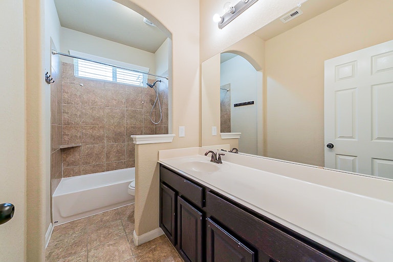 Photo 26 of 35 - 13707 Parkers Cove Ct, Houston, TX 77044