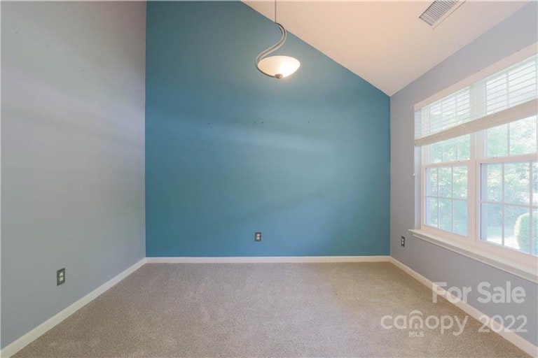 Photo 12 of 18 - 612 Pawley Dr, Charlotte, NC 28214