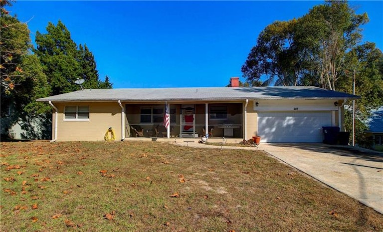 Photo 2 of 19 - 245 E Beach St, Groveland, FL 34736