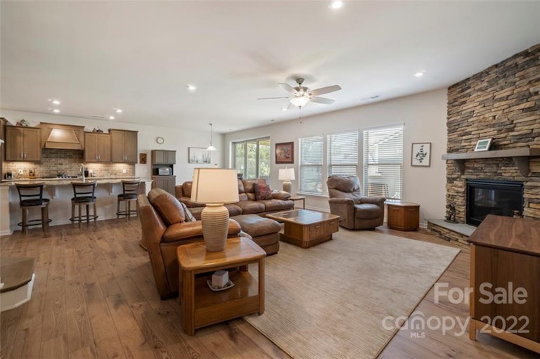 Photo 19 of 48 - 15003 Luna Dr, Charlotte, NC 28278