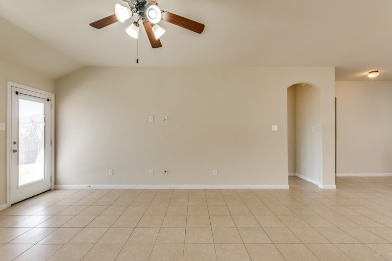 Photo 10 of 26 - 5908 Paddlefish Dr, Fort Worth, TX 76179