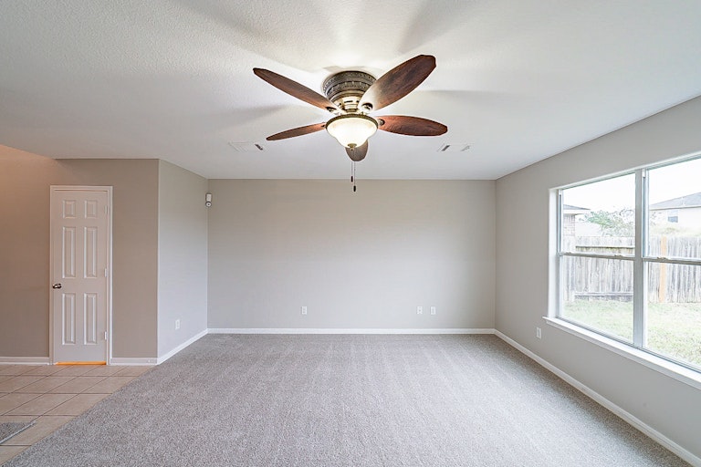 Photo 5 of 31 - 28877 San Bernard River Loop, Spring, TX 77386