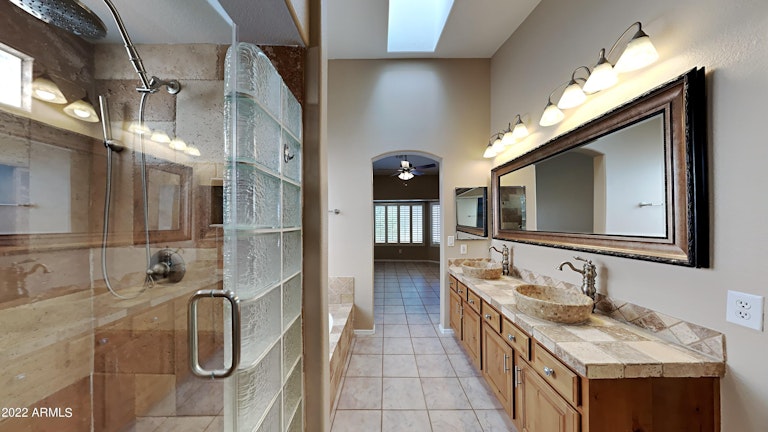 Photo 6 of 12 - 2527 E Taro Ln, Phoenix, AZ 85050