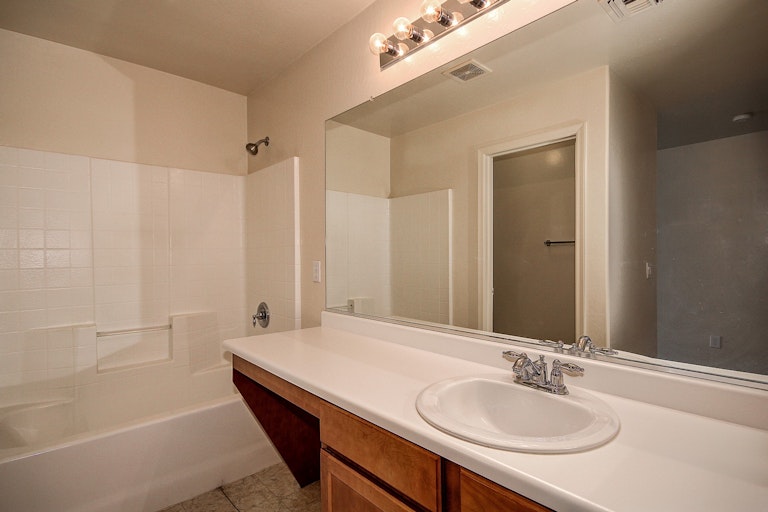 Photo 12 of 23 - 5163 W Illini St, Phoenix, AZ 85043