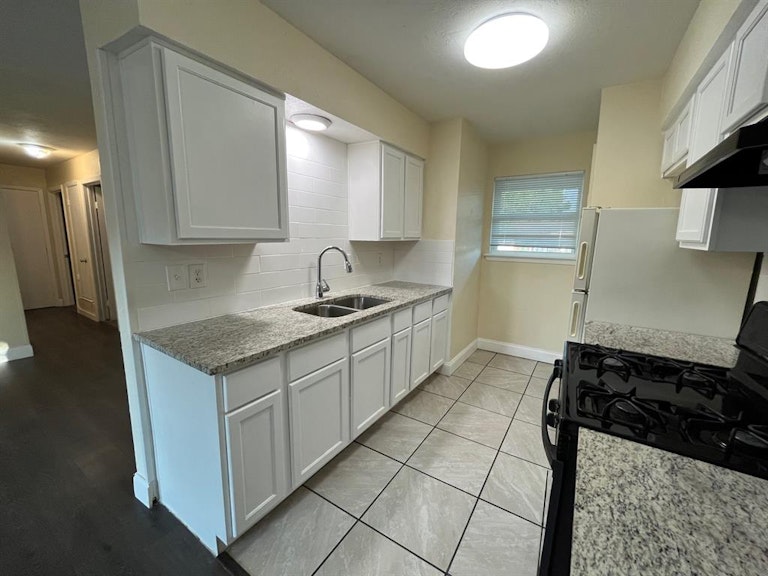 Photo 8 of 21 - 4031 Ivy Ridge St, Dallas, TX 75241