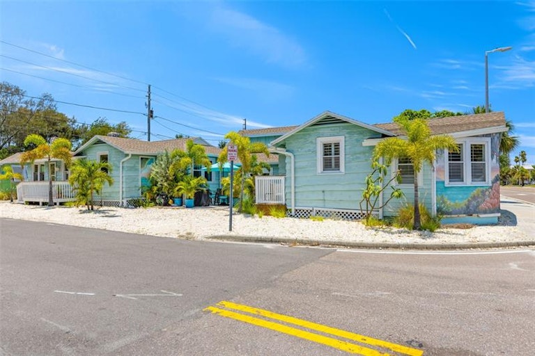 Photo 49 of 52 - 12400 Gulf Blvd #1, Saint Petersburg, FL 33706