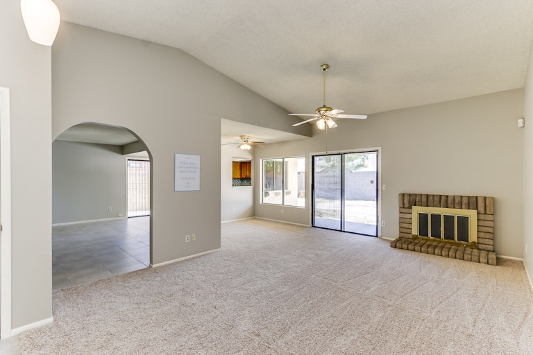 Photo 4 of 27 - 5056 N 71st Ave, Glendale, AZ 85303