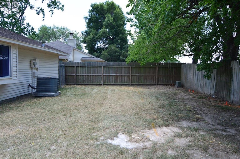 Photo 20 of 25 - 2527 Silver Trumpet Dr, Katy, TX 77449