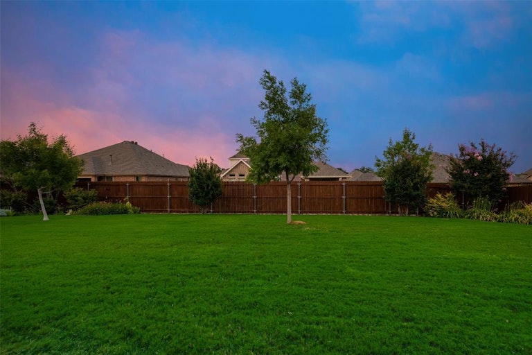 Photo 32 of 38 - 2222 Fallbrooke Dr, Grand Prairie, TX 75050