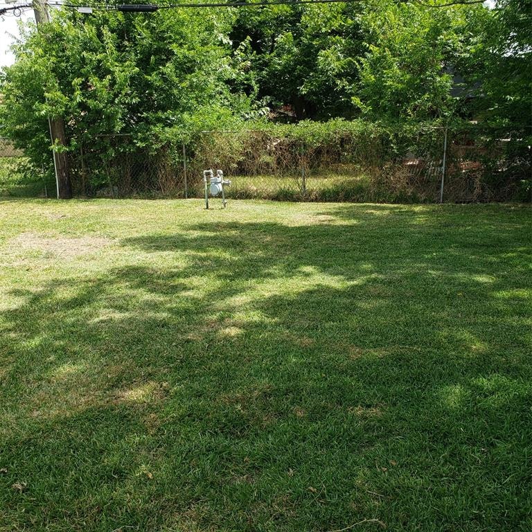 Photo 5 of 24 - 4210 S Acres Dr, Houston, TX 77047