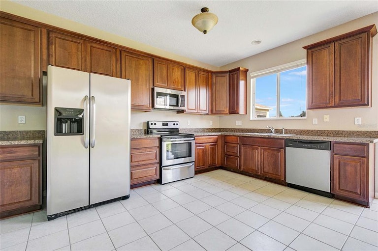 Photo 10 of 25 - 10824 Tilston Pt, Orlando, FL 32832
