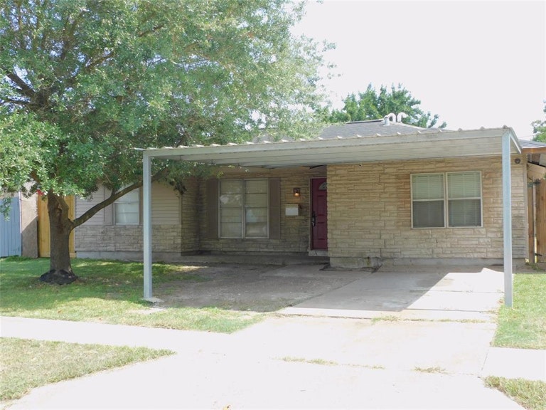Photo 2 of 15 - 2812 Morningside Ln, Pasadena, TX 77506