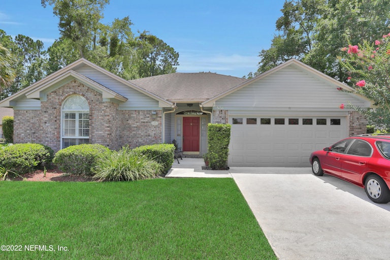 Photo 11 of 29 - 536 Cozybrook Ln, Fleming Island, FL 32003