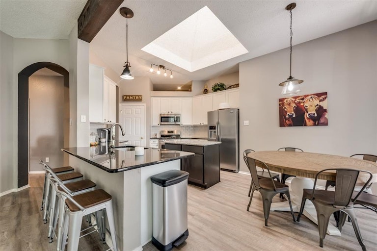 Photo 8 of 27 - 5910 Creek Crossing Ln, Sachse, TX 75048