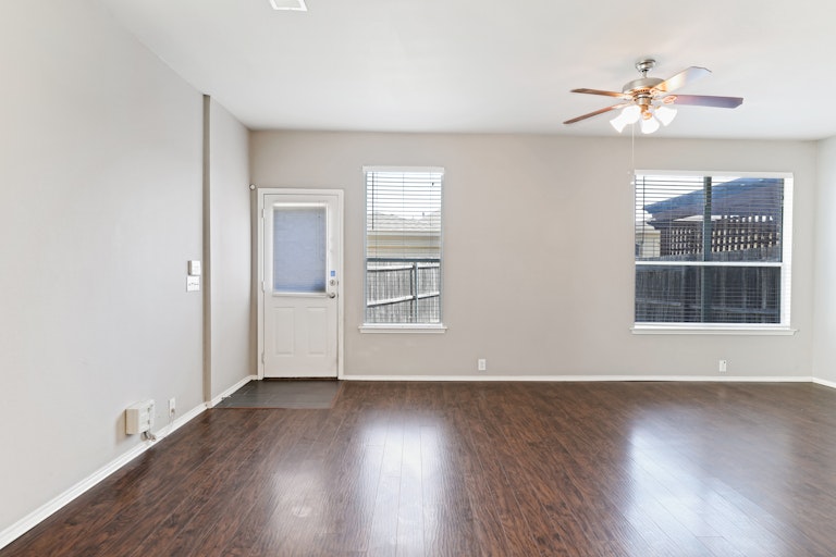Photo 12 of 25 - 4128 Macy Ln, Fort Worth, TX 76244