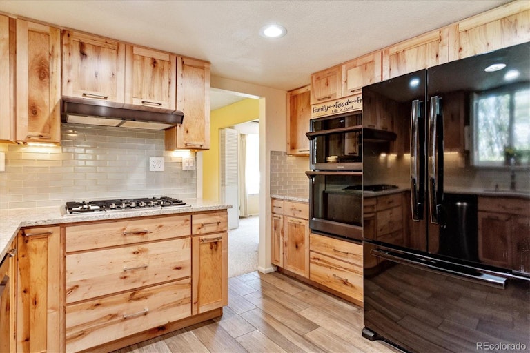 Photo 11 of 33 - 5681 N Lariat Dr, Castle Rock, CO 80108
