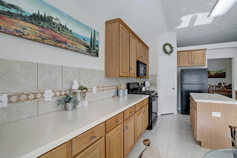 Photo 13 of 31 - 4911 Falling Oak Ct, Pasadena, TX 77505