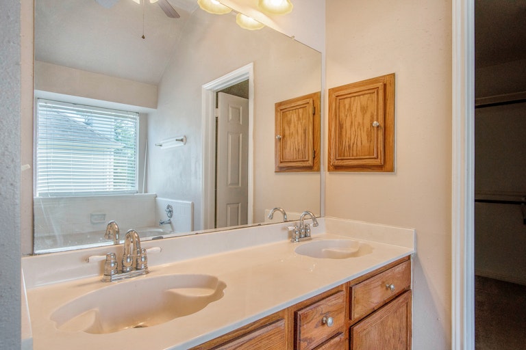 Photo 15 of 17 - 3838 Beckett Ridge Dr, Humble, TX 77396