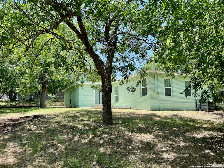 Photo 2 of 23 - 3946 Southport Dr, San Antonio, TX 78223
