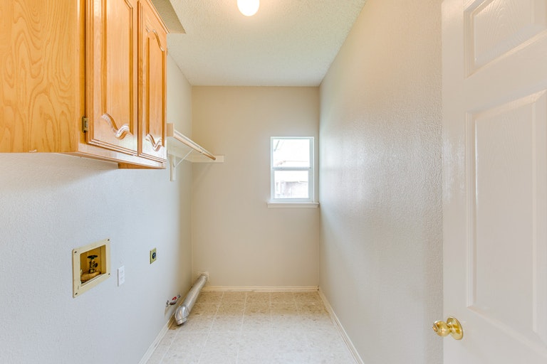 Photo 12 of 31 - 900 Heritage Pkwy S, Allen, TX 75002