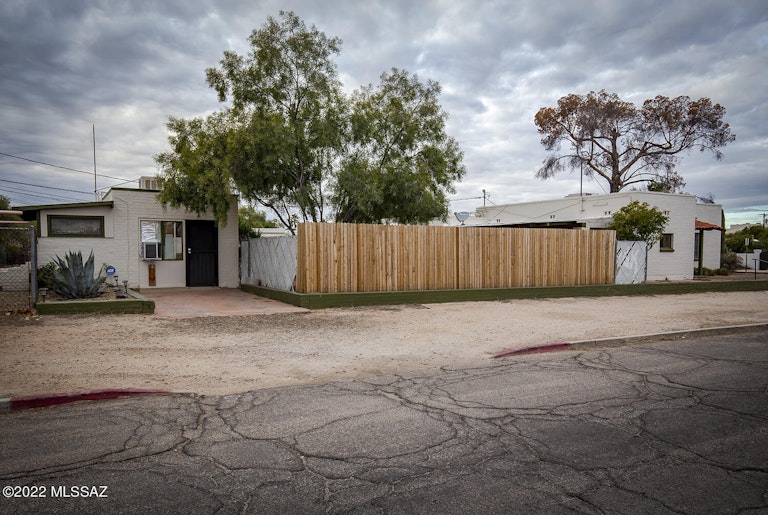 Photo 17 of 43 - 1548 E 9th St, Tucson, AZ 85719