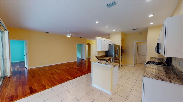 Photo 12 of 43 - 8402 Idlewood Ct, Lakewood Ranch, FL 34202