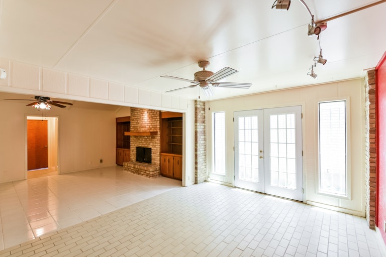 Photo 8 of 25 - 5801 Winterhaven Dr, Windcrest, TX 78239