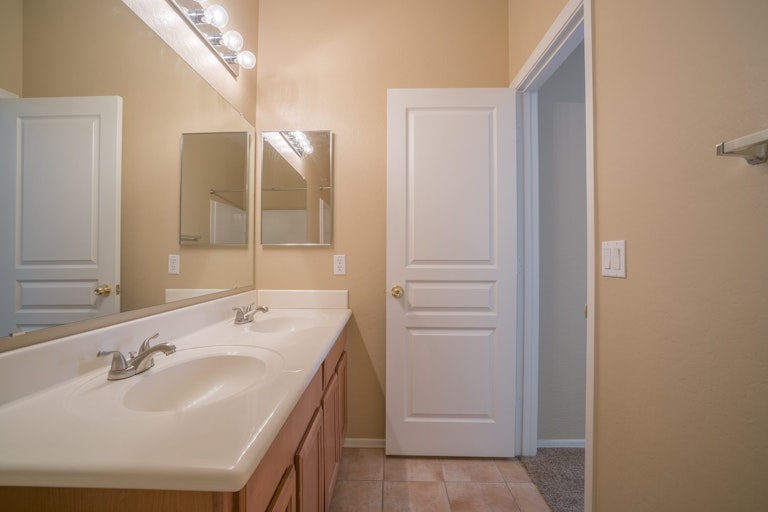 Photo 10 of 20 - 41216 N Hudson Trl, Anthem, AZ 85086