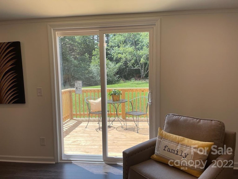 Photo 12 of 28 - 6036 Frazier Dr, Davidson, NC 28036