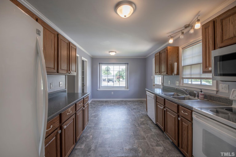 Photo 8 of 30 - 417 S Hollybrook Rd, Wendell, NC 27591