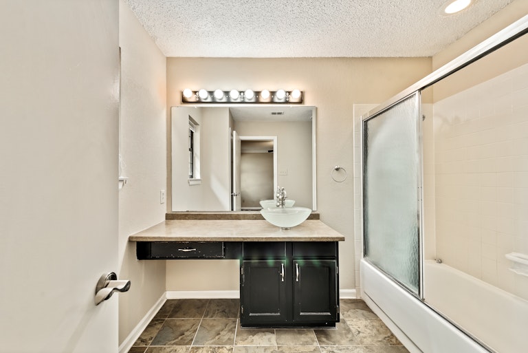 Photo 16 of 25 - 2705 Fountainview Dr, Corinth, TX 76210
