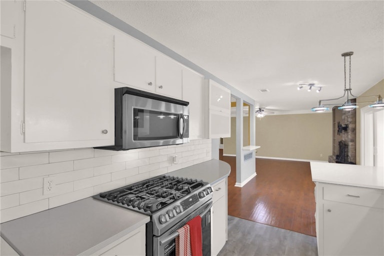 Photo 10 of 36 - 1107 Rebbeca Dr, Austin, TX 78758