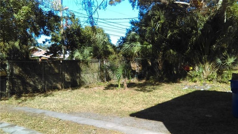 Photo 2 of 16 - 2435 10th St S, Saint Petersburg, FL 33705