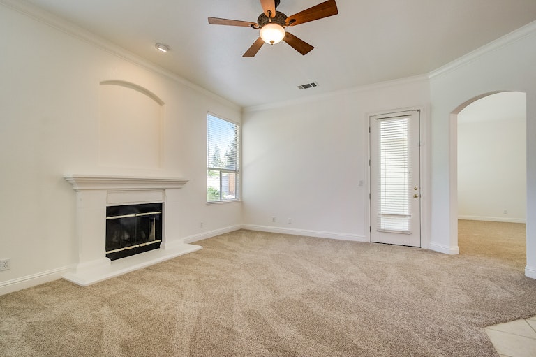 Photo 5 of 28 - 9405 Moondancer Cir, Roseville, CA 95747