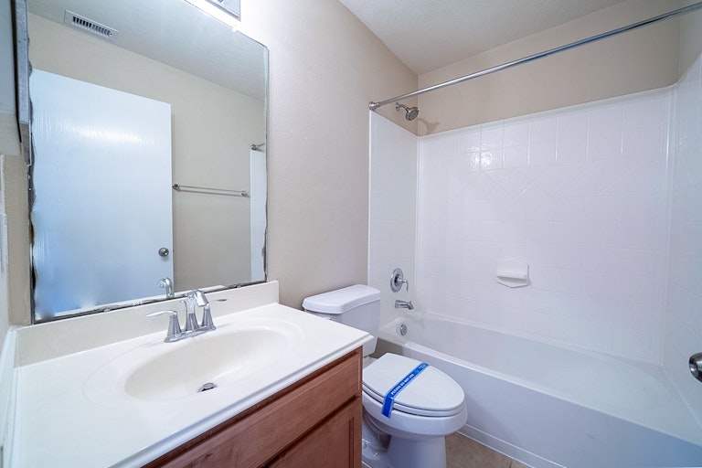 Photo 4 of 24 - 13527 High Banks Ln, Houston, TX 77034