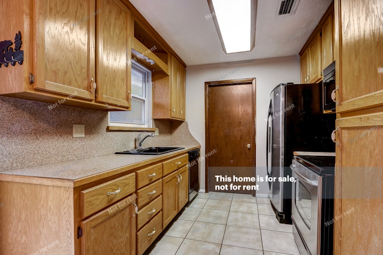 Photo 4 of 43 - 6215 Ogden Rd, Jacksonville, FL 32216