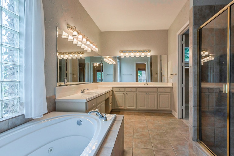 Photo 6 of 41 - 1900 Winchester St, McKinney, TX 75070