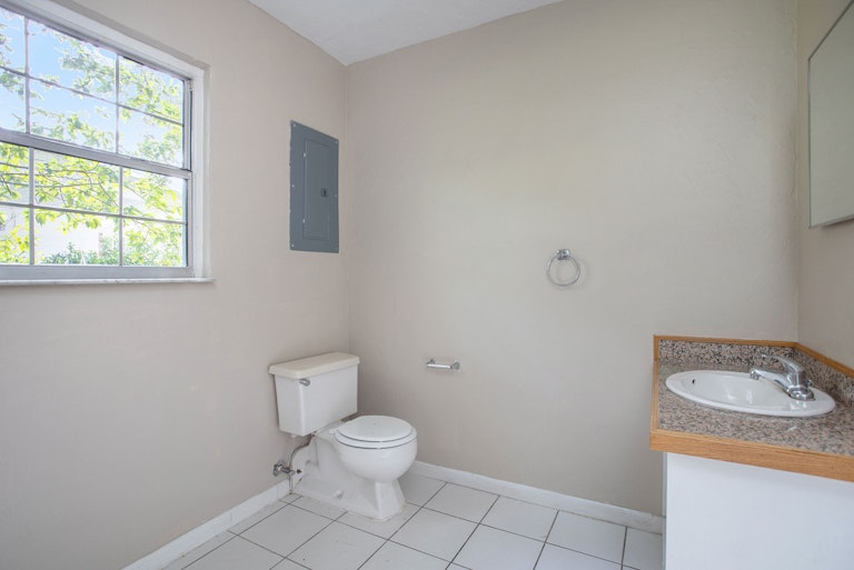 Photo 16 of 17 - 502 S Everina Cir, Brandon, FL 33510
