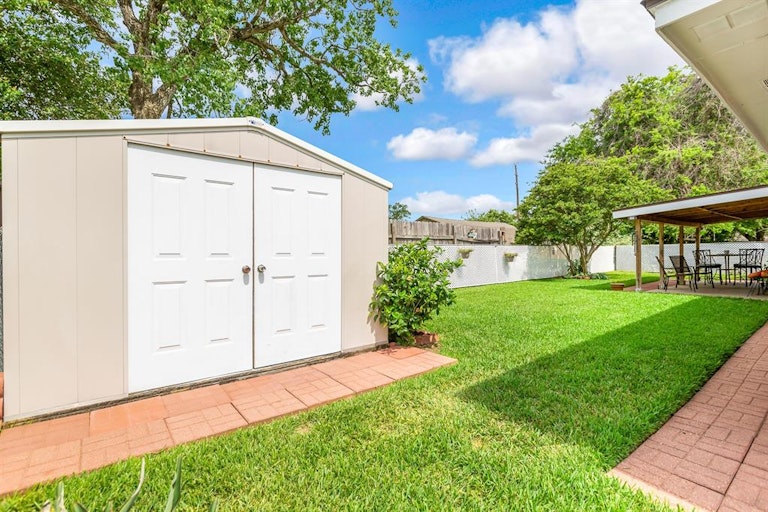 Photo 22 of 22 - 9511 Kell Cir, Houston, TX 77040