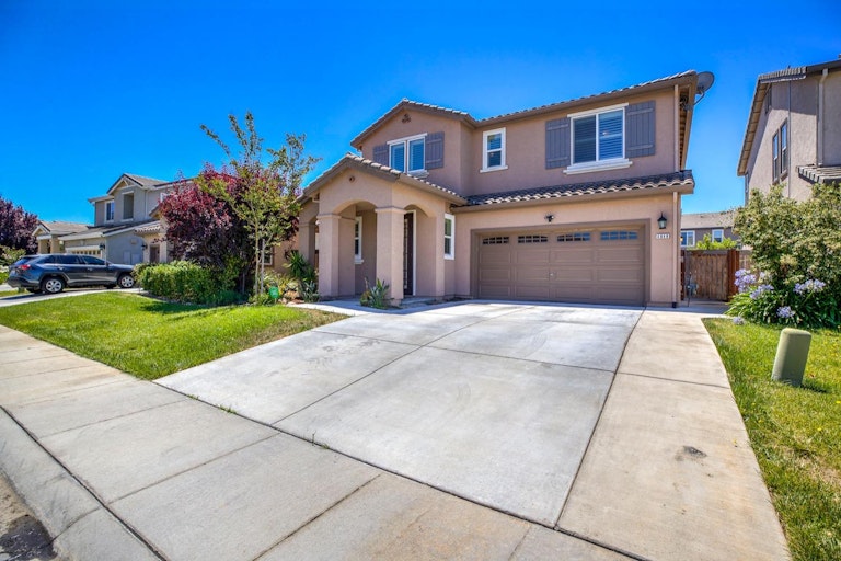 Photo 2 of 35 - 4848 Ammolite Way, Elk Grove, CA 95757