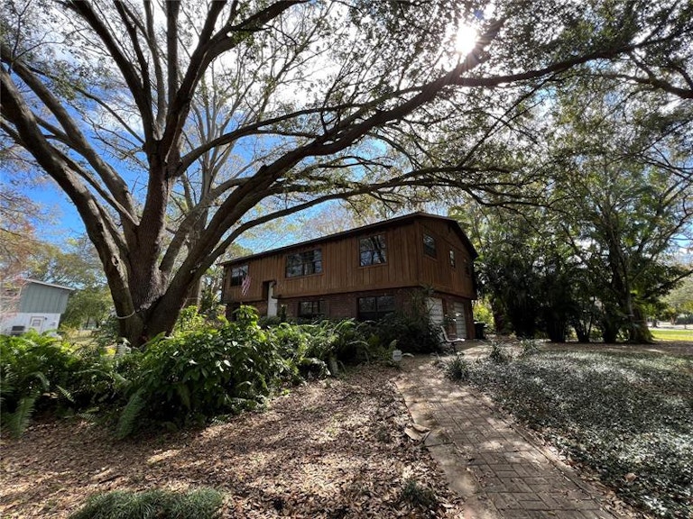 Photo 20 of 52 - 400 Patica Rd NE, Saint Petersburg, FL 33702