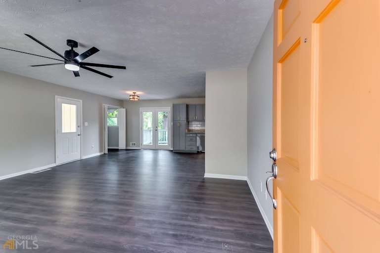 Photo 2 of 24 - 2920 NW Landmark Dr, Conyers, GA 30094