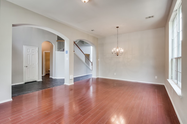 Photo 8 of 36 - 6400 Sidney Ln, McKinney, TX 75070