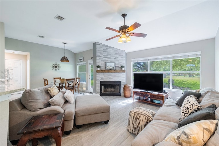 Photo 20 of 40 - 21004 Apache Plum Ln, Pflugerville, TX 78660