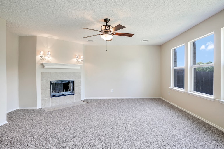 Photo 10 of 31 - 5308 Bison Ct, Watauga, TX 76137