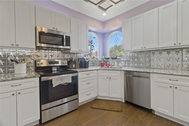 Photo 10 of 36 - 1312 Buxton Dr, Desoto, TX 75115