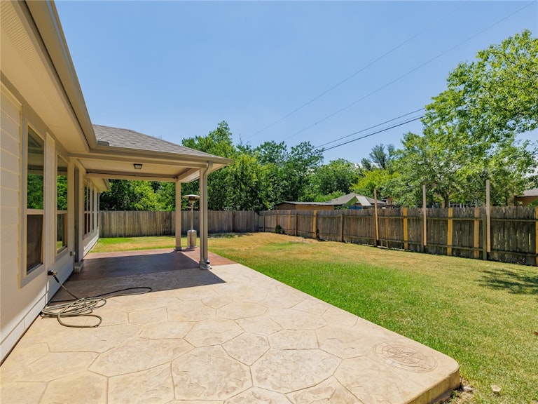 Photo 29 of 32 - 1413 Circle Dr, Round Rock, TX 78664